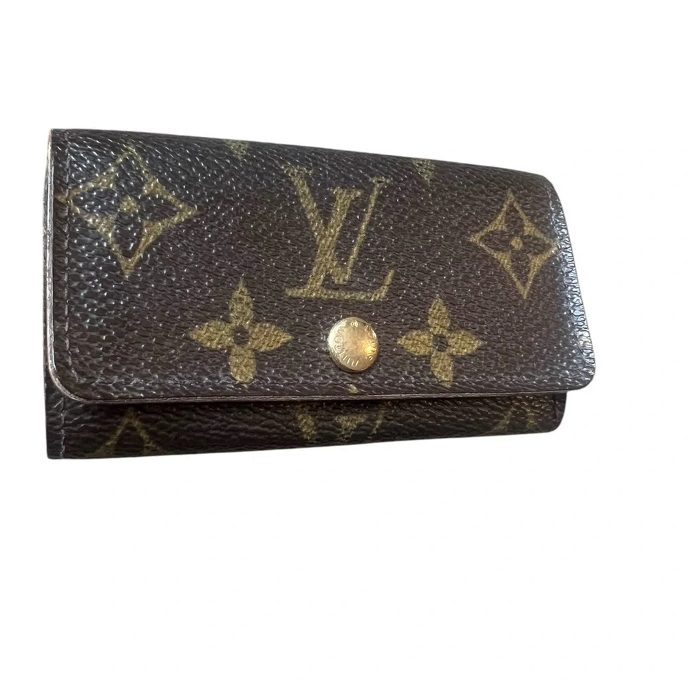 Louis Vuitton 4 Key Holder, Pre- Loved. Excellent condition!